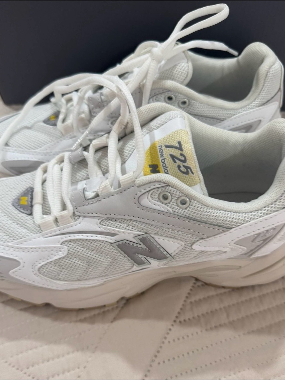 New Balance 725 Women's White Athletic Sneakers